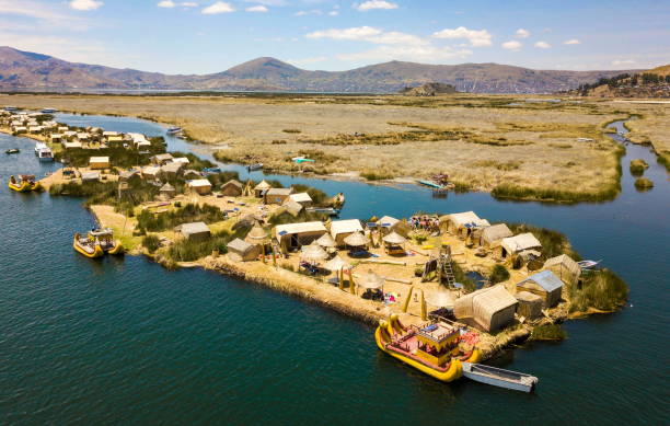 Uros en lago Titicaca, Puno, Perú