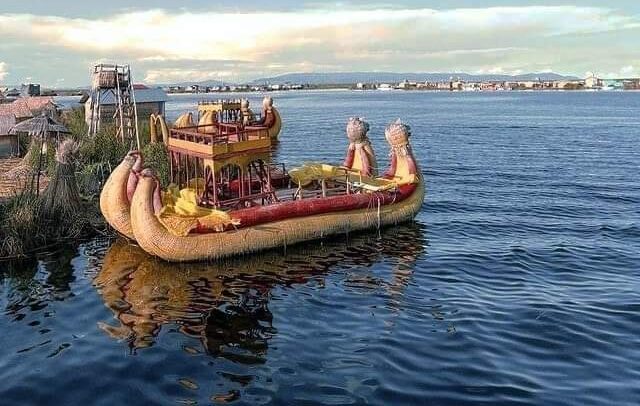 Panorama de el Lago Titicaca en Puno, Perú